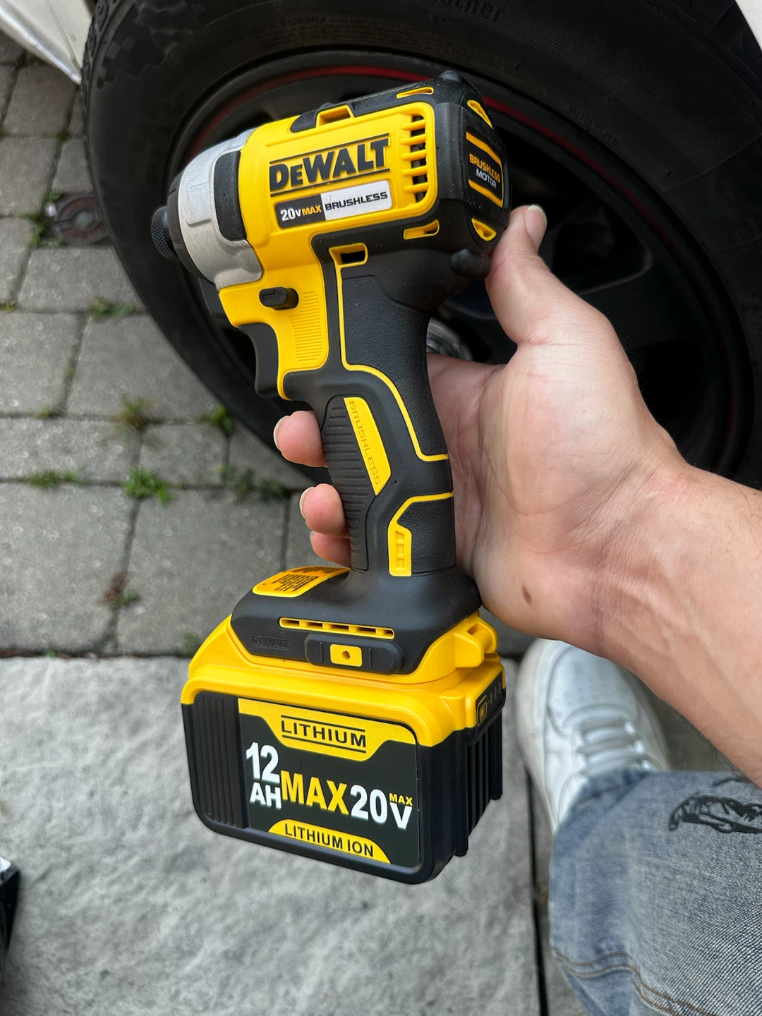 DeWalt 20V MAX XR Brushless Impact Driver Kit