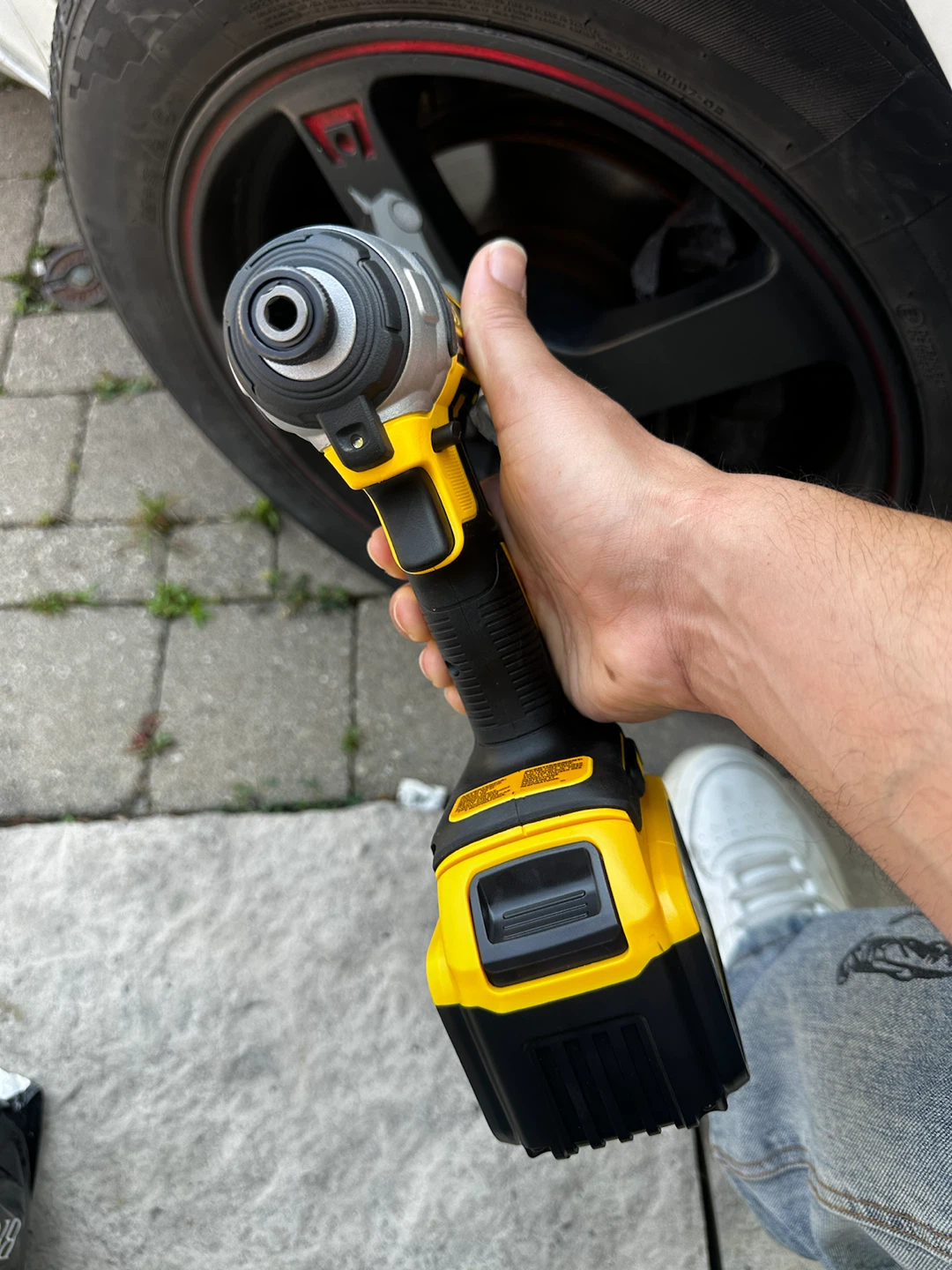 DeWalt 20V MAX XR Brushless Impact Driver Kit - photo 2
