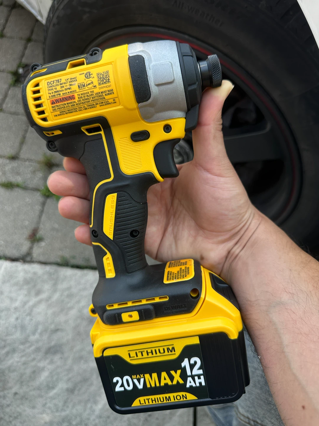 DeWalt 20V MAX XR Brushless Impact Driver Kit - photo 3