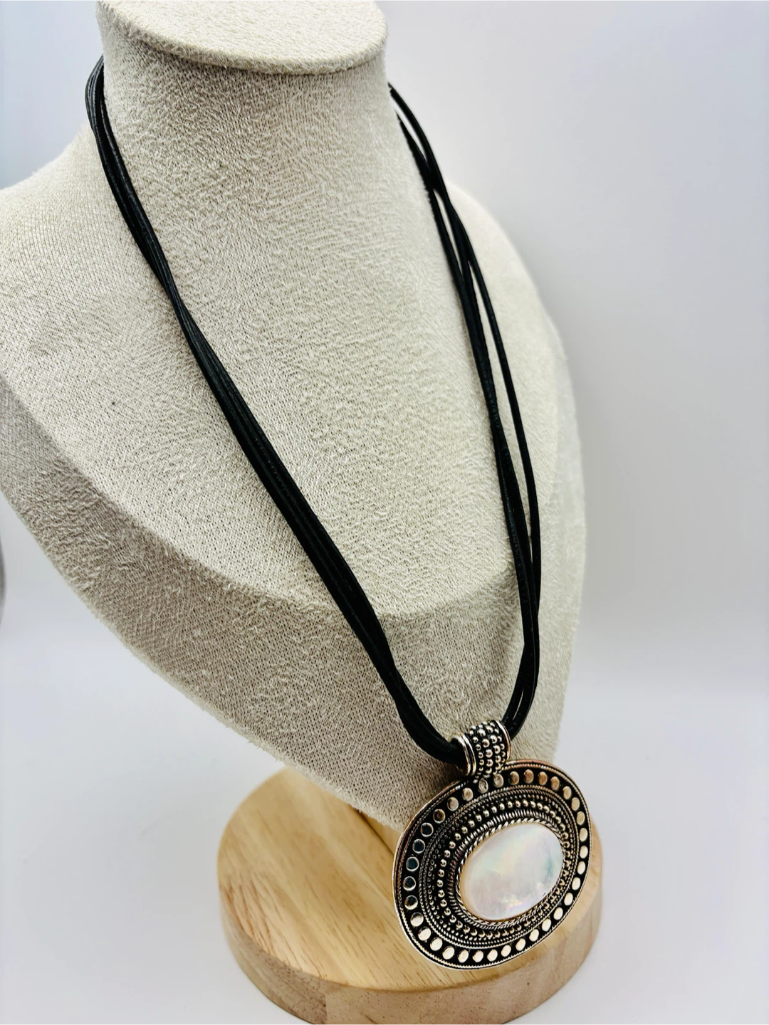 Silver Tone Oval Pendant Necklace with Faux Pearl - photo 3