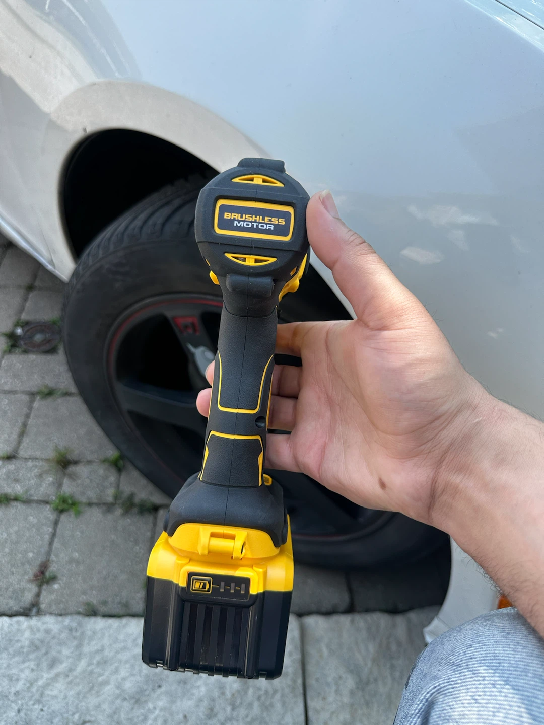 DEWALT 20V MAX Brushless Drill with 12Ah Lithium Ion Battery - photo 2
