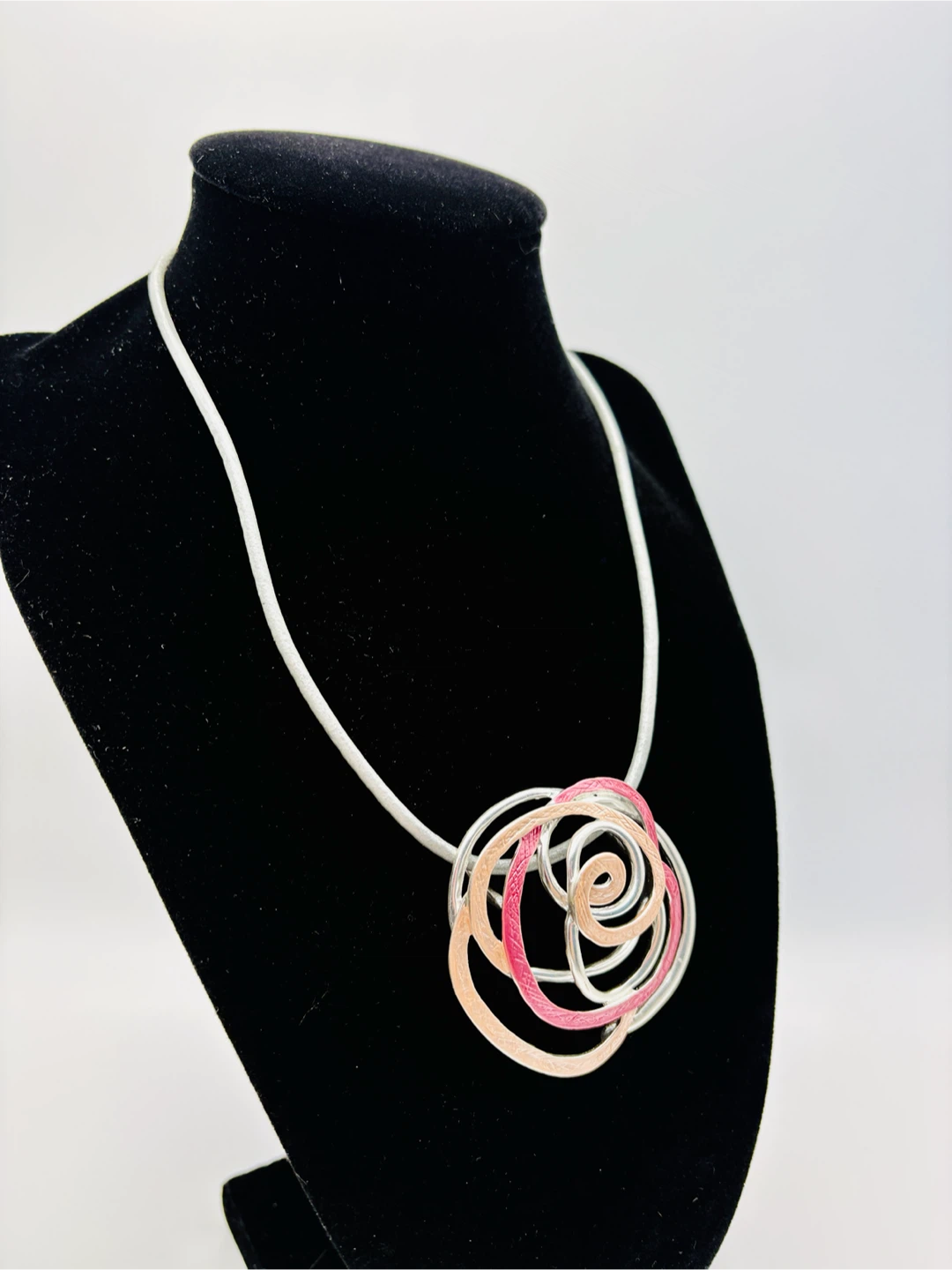 Vintage Rose Pendant Necklace - photo 2