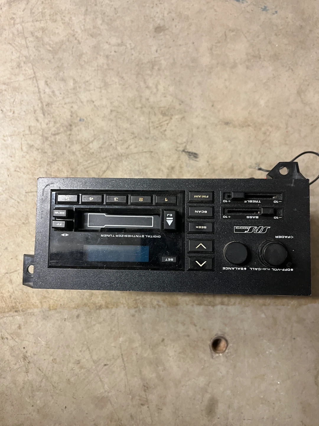 Audiovox AM/FM Stereo Radio with Cassette and Quartz Clock