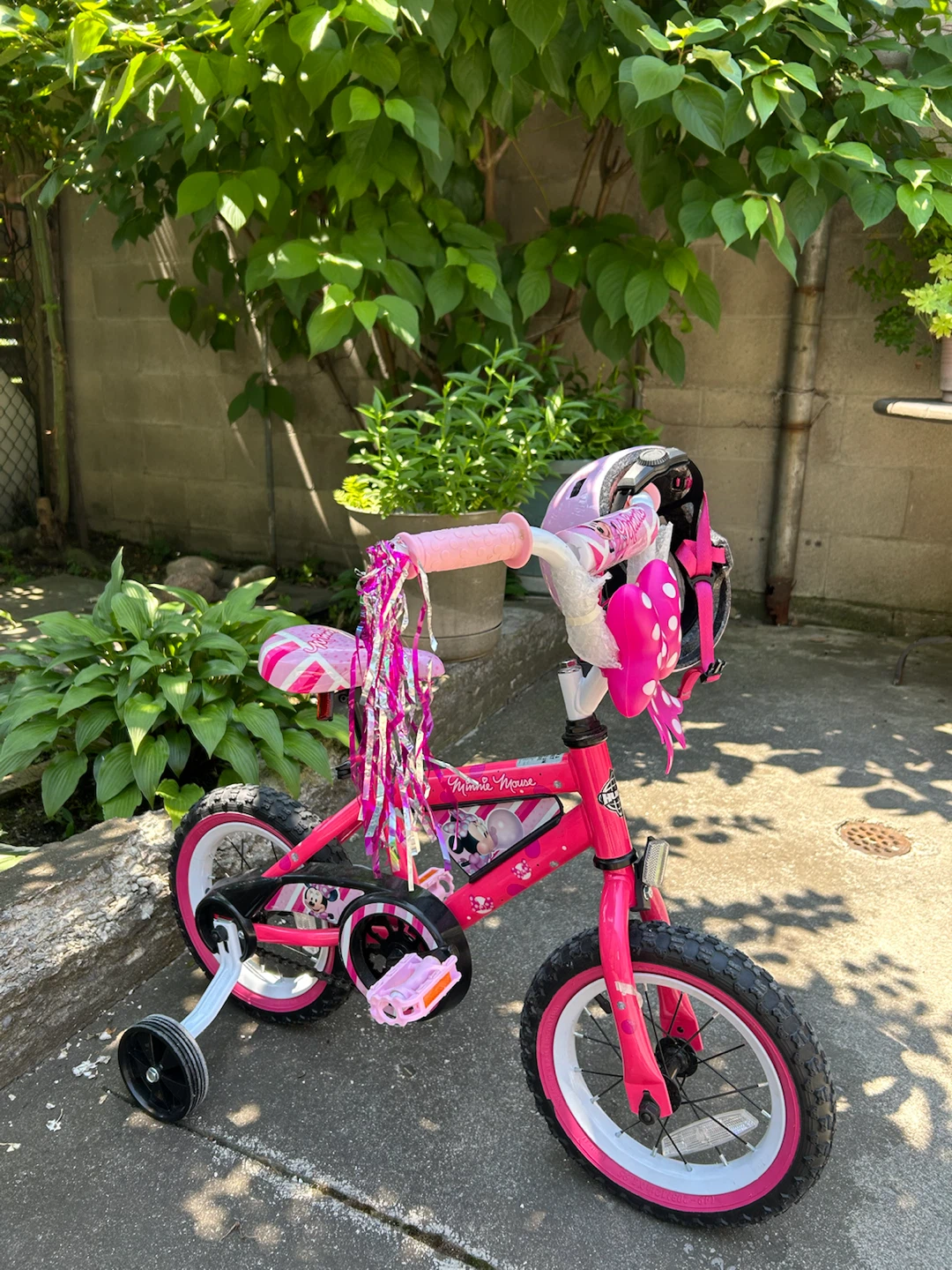 Kids Pink huffy Minnie Mouse Bike with Training Wheels