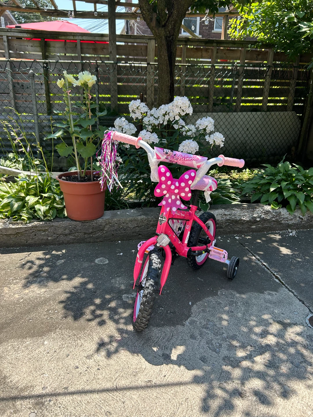 Kids Pink huffy Minnie Mouse Bike with Training Wheels - photo 2