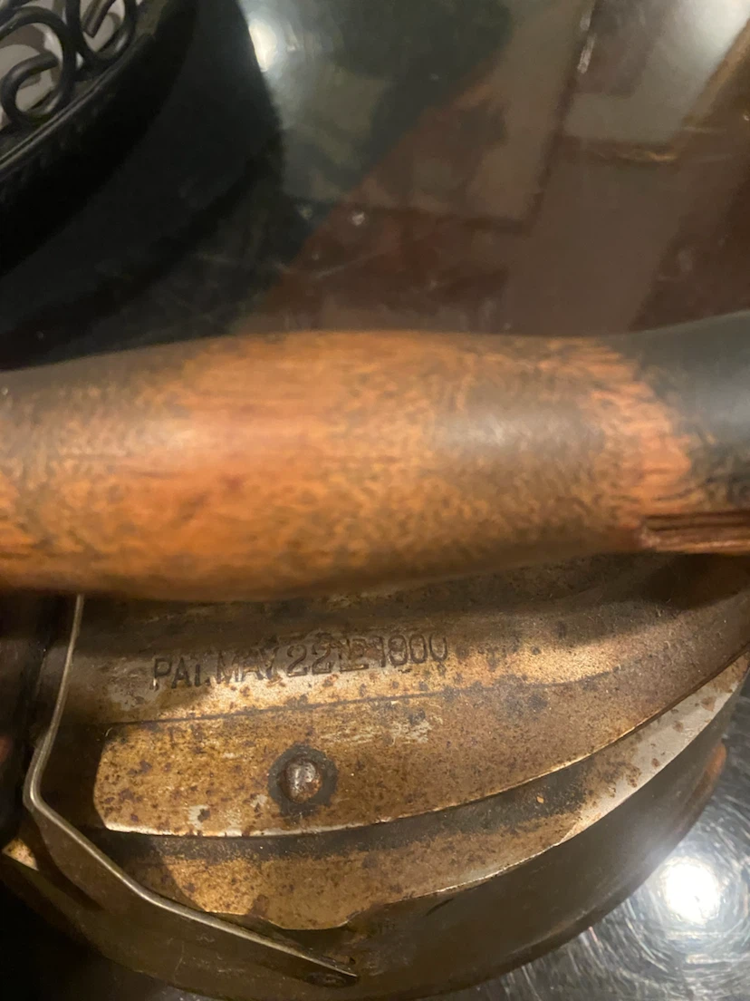 Antique Sad Iron - photo 3