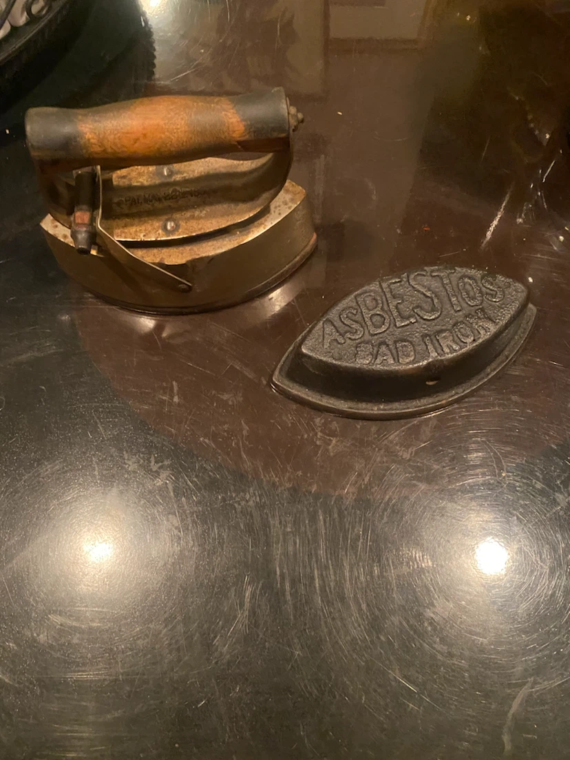 Antique Sad Iron - photo 4