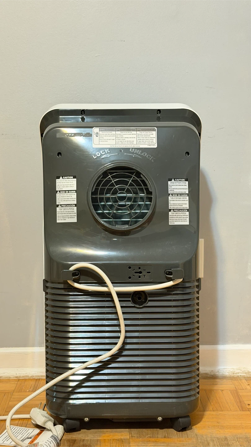 Insignia 12,000 BTU Portable AC – Complete Set - photo 4