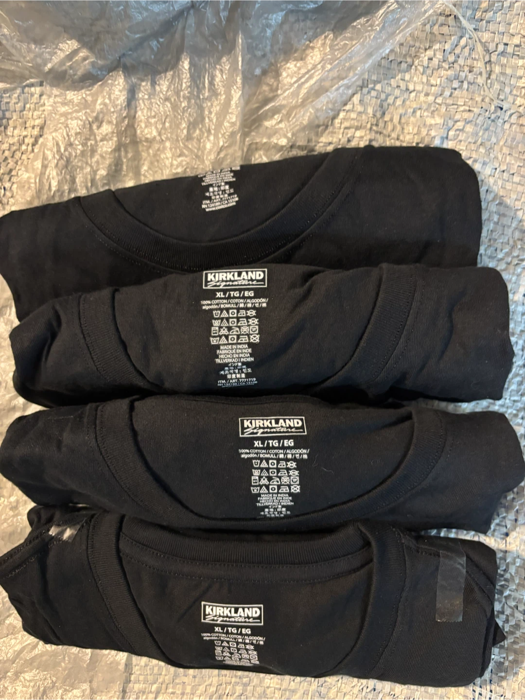 NWOT Kirkland Signature Black T-Shirts (XL/TG/EG) - Pack of 4
