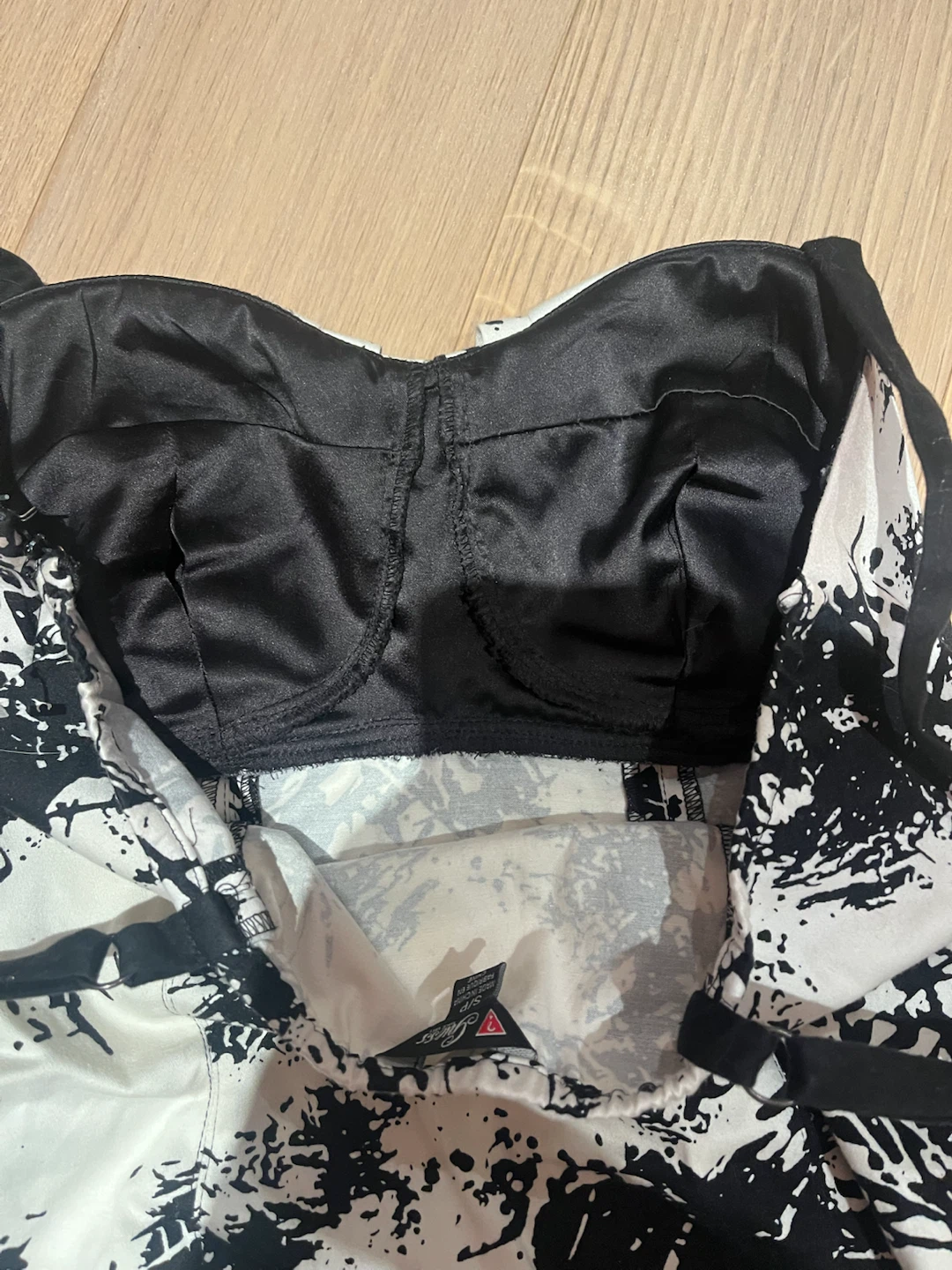 Guess Black & White Abstract Print Camisole Top S/P - photo 4