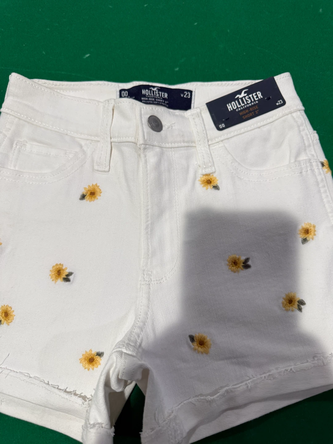 Hollister White Daisy High-Rise Shorts Size 00