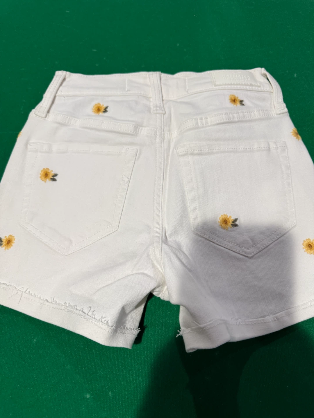 Hollister White Daisy High-Rise Shorts Size 00 - photo 3