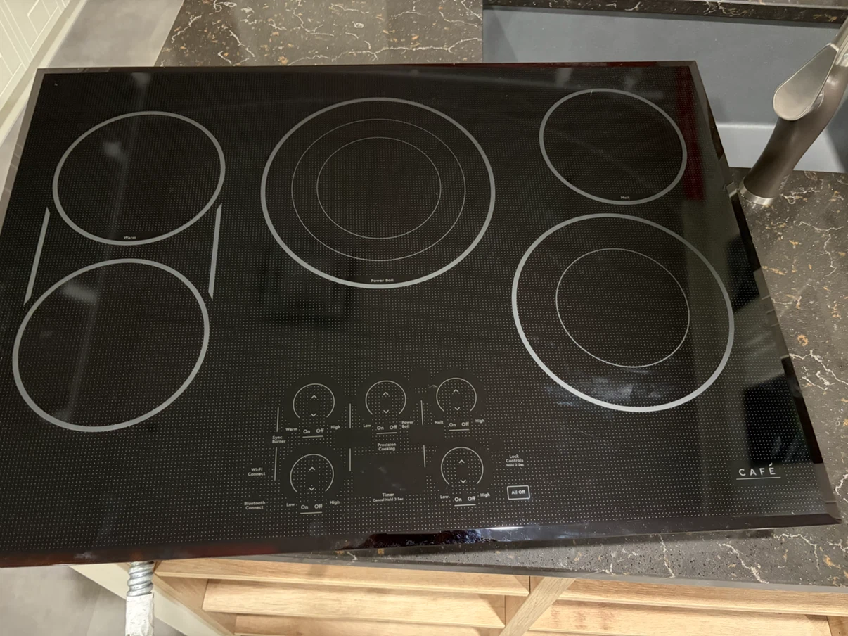 Cafe NEW open box drop in electric stovetop cep90301tbb