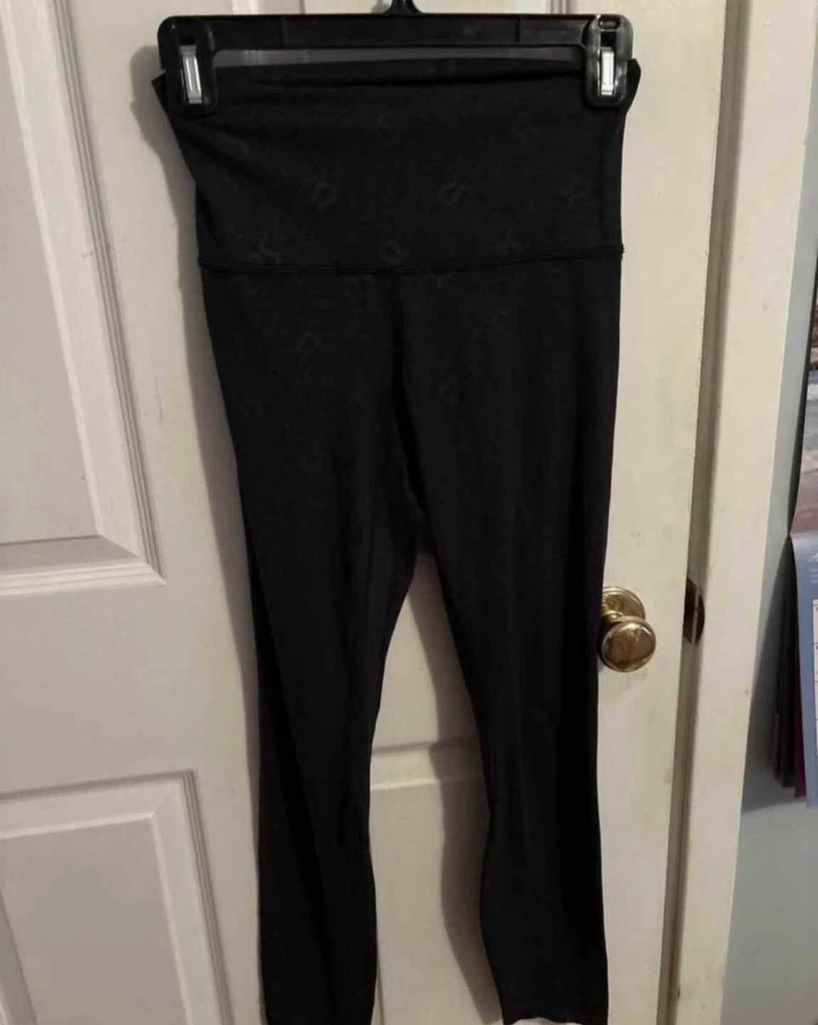 Lululemon logo leggings size 4 tight 25