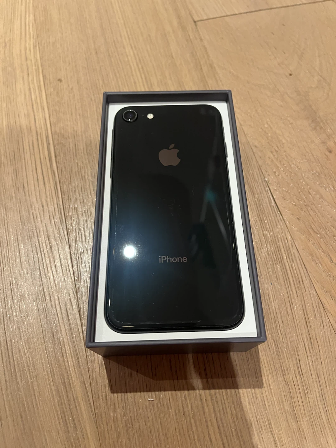Apple iPhone 8 - photo 3