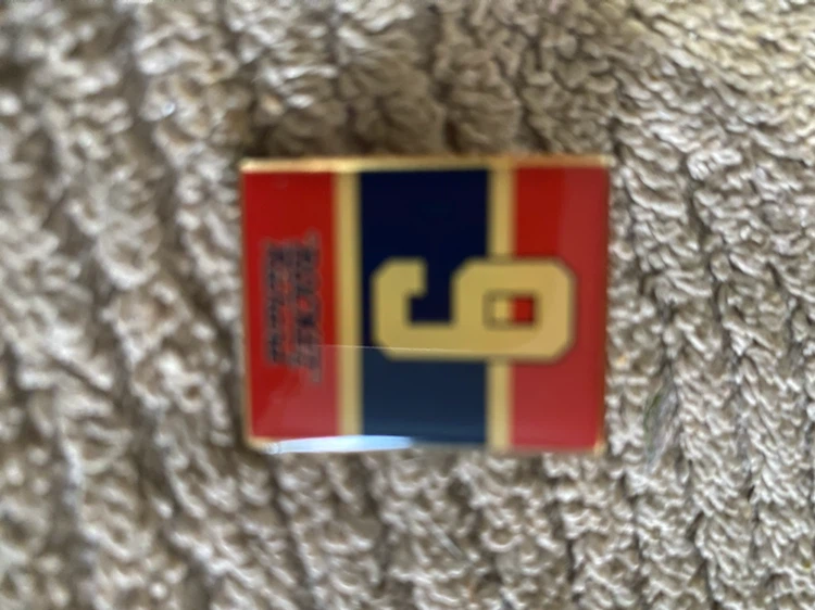 Rocket Richard "9" Lapel Pin - photo 4