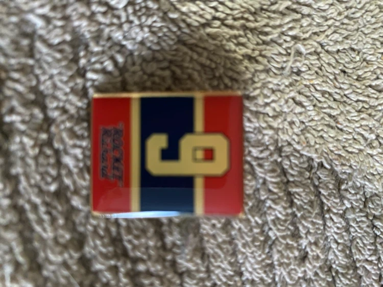 Rocket Richard "9" Lapel Pin - photo 5