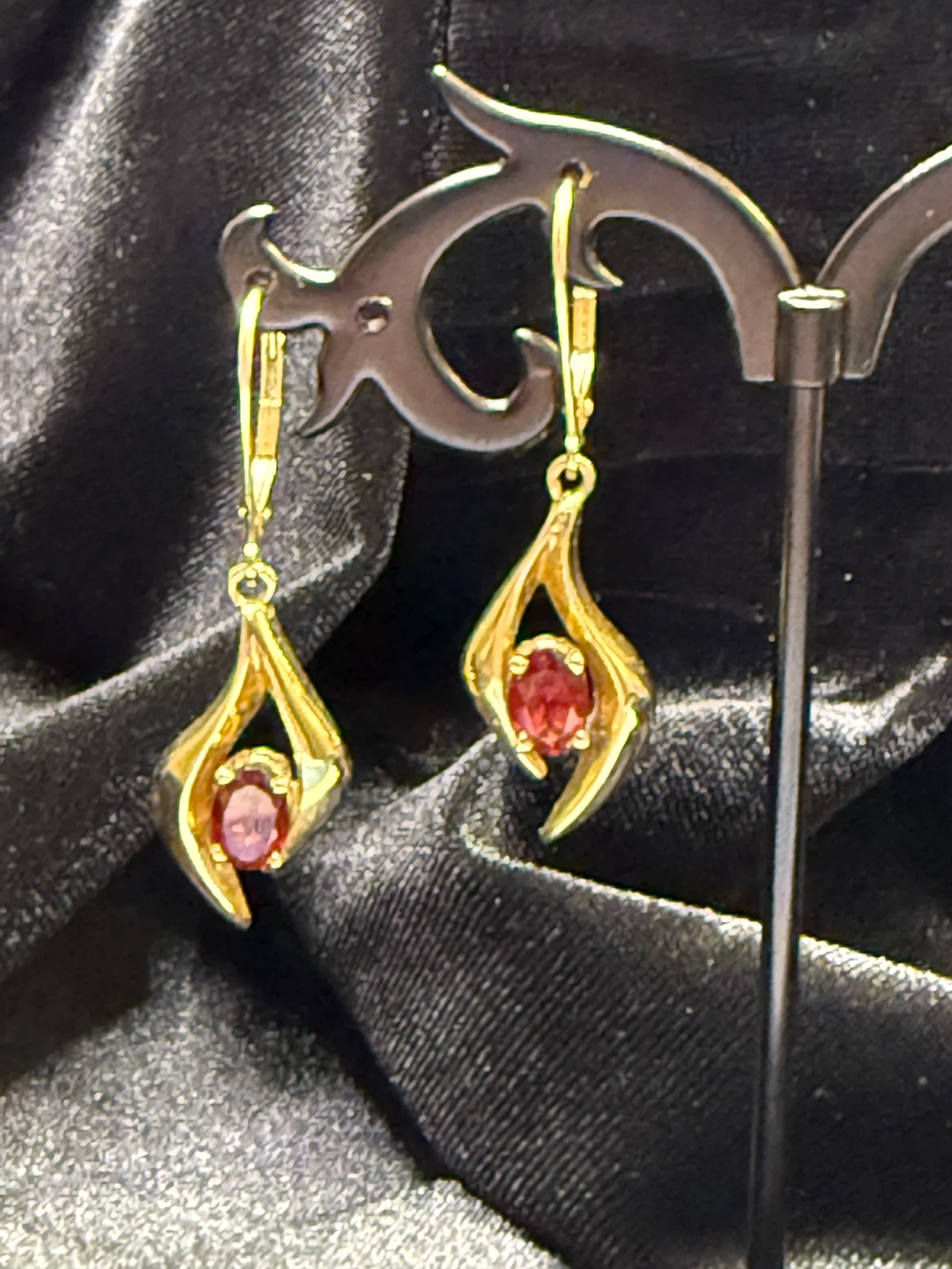 Vintage 14K Gold Garnet Dangle Lever Back Earrings