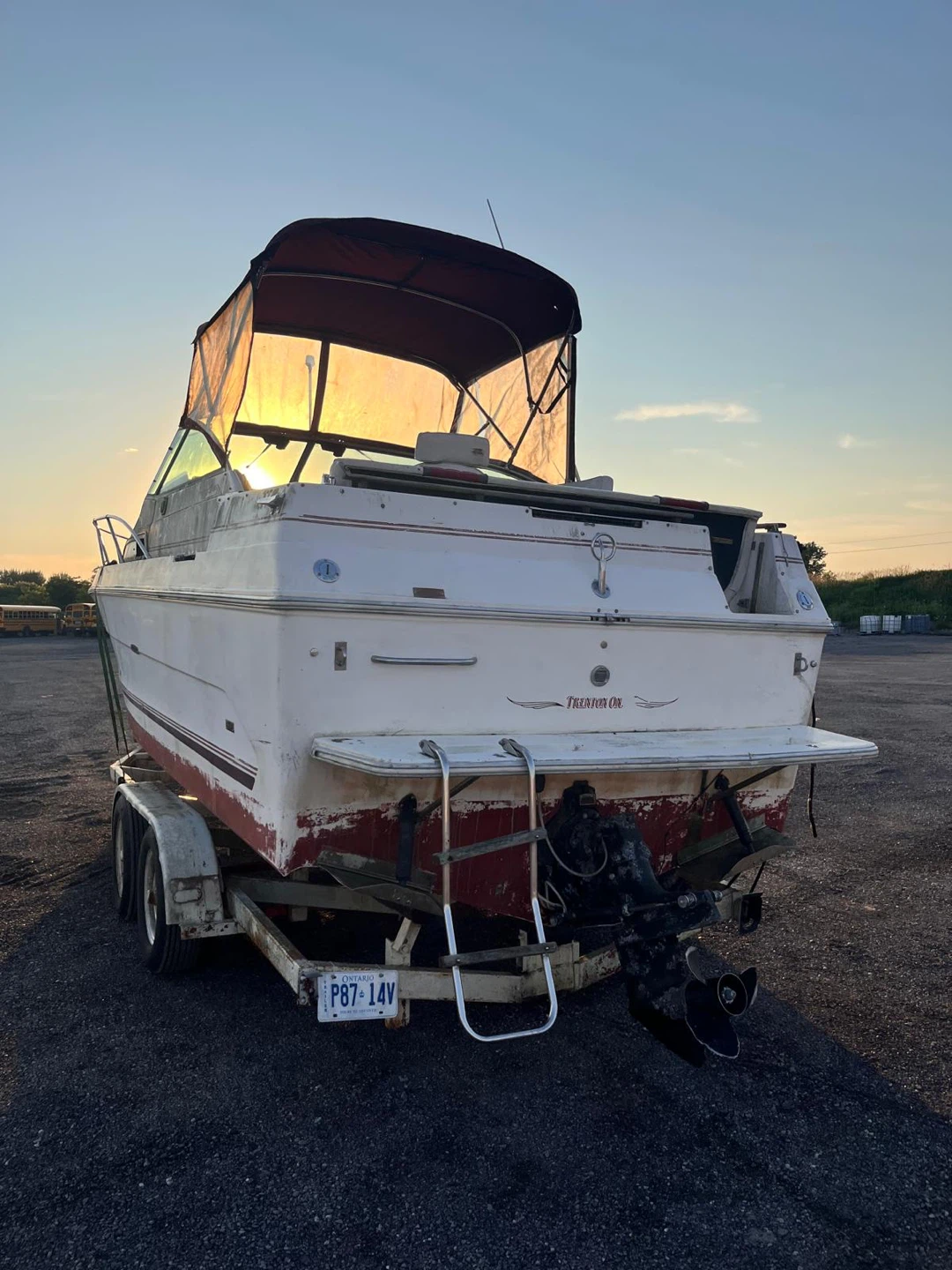 XL Sea Ray Sundancer Cabin Cruiser 27 ft $3500 firm - photo 3