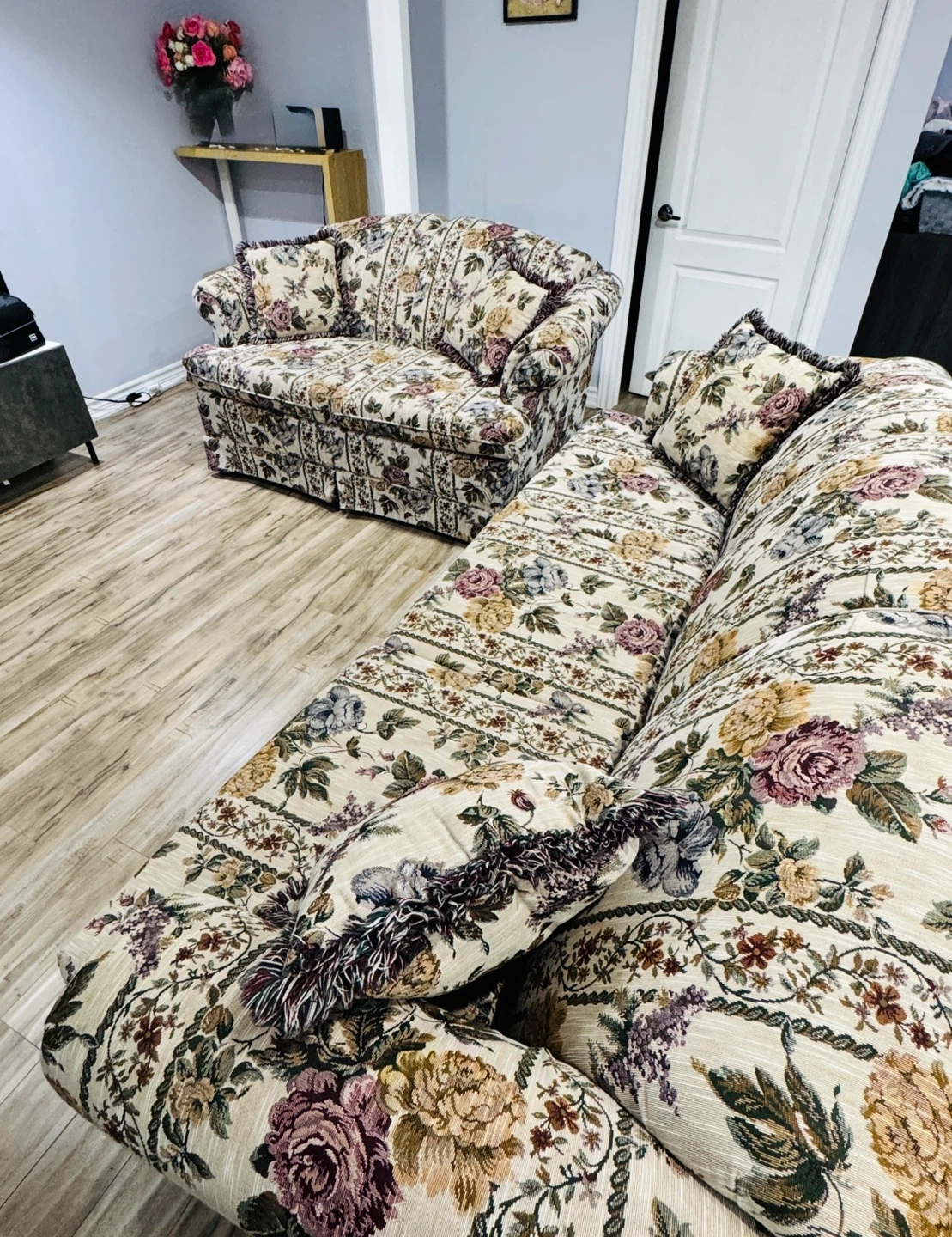 Floral Sofa and Loveseat Set 5 seater
