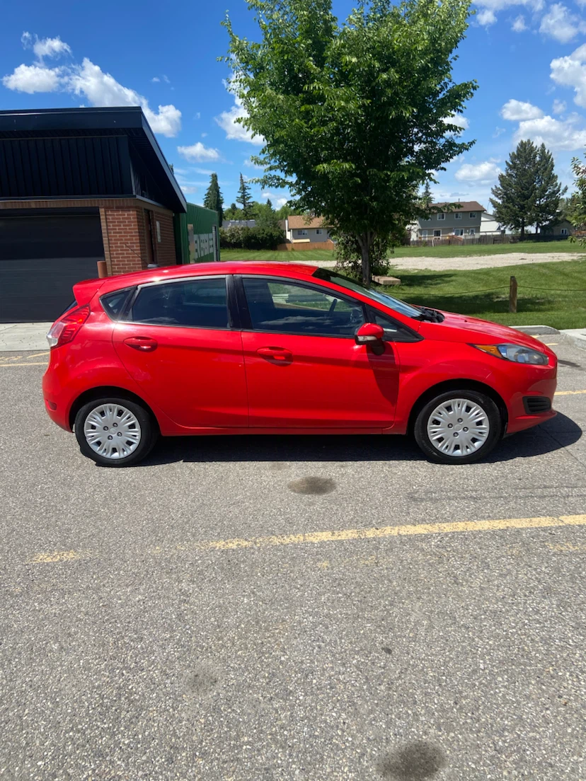 2014 Ford Fiesta SE hatchback - photo 3