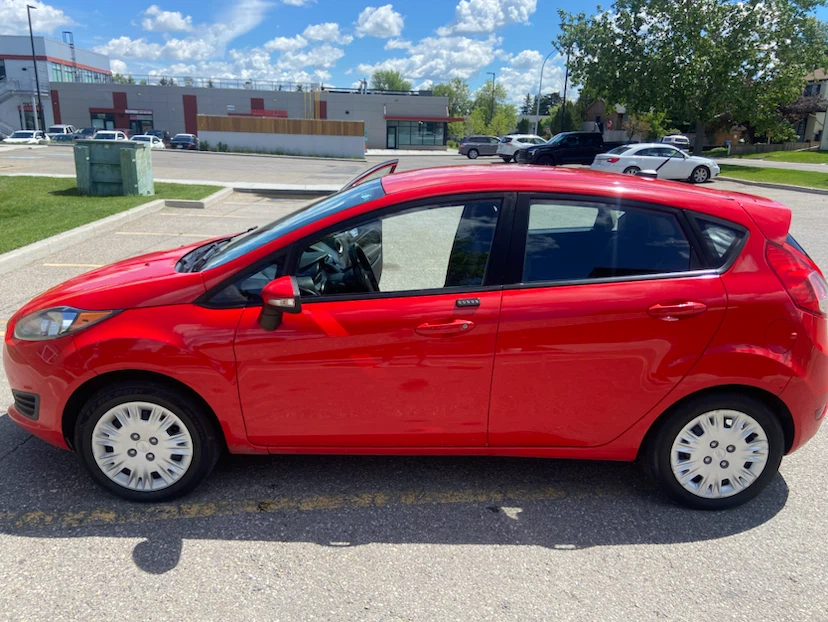 2014 Ford Fiesta SE hatchback - photo 4