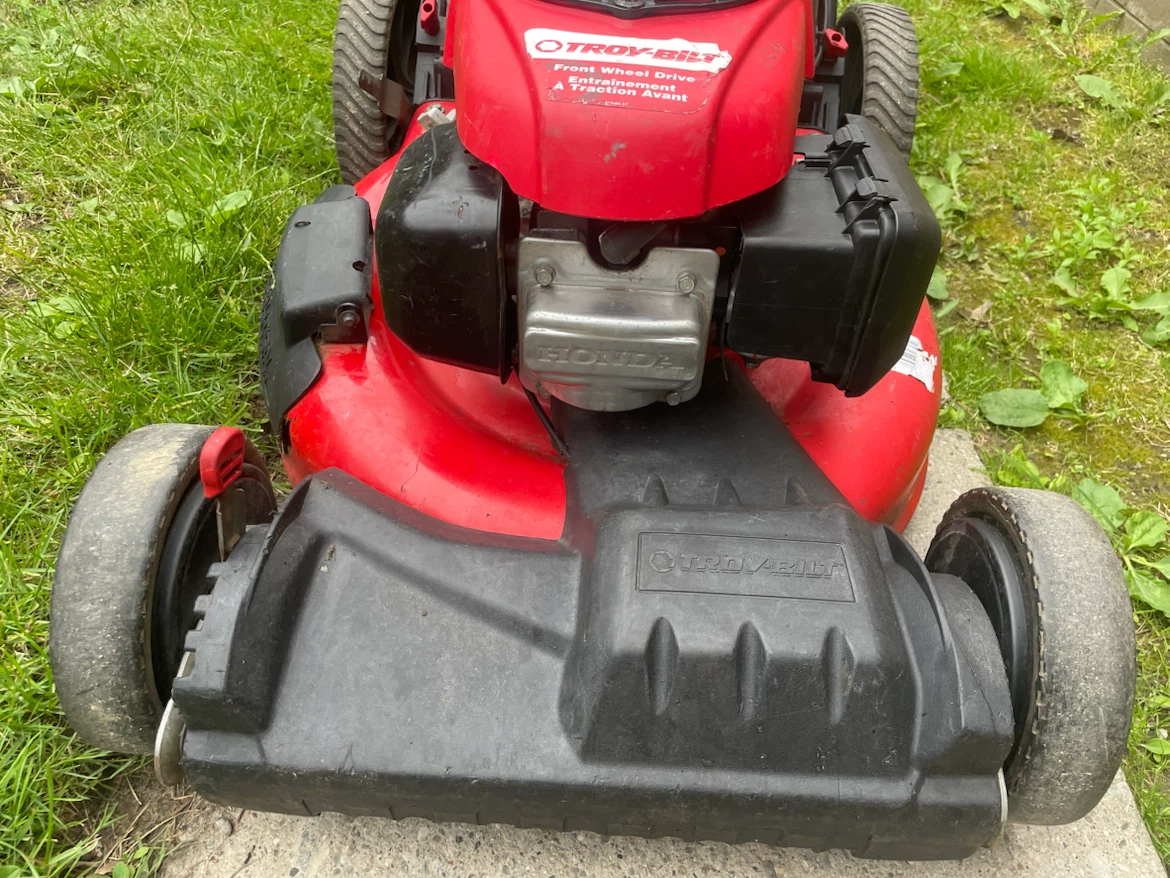 Troy-bilt lawnmower with bag  Honda engine 160 cc - photo 5