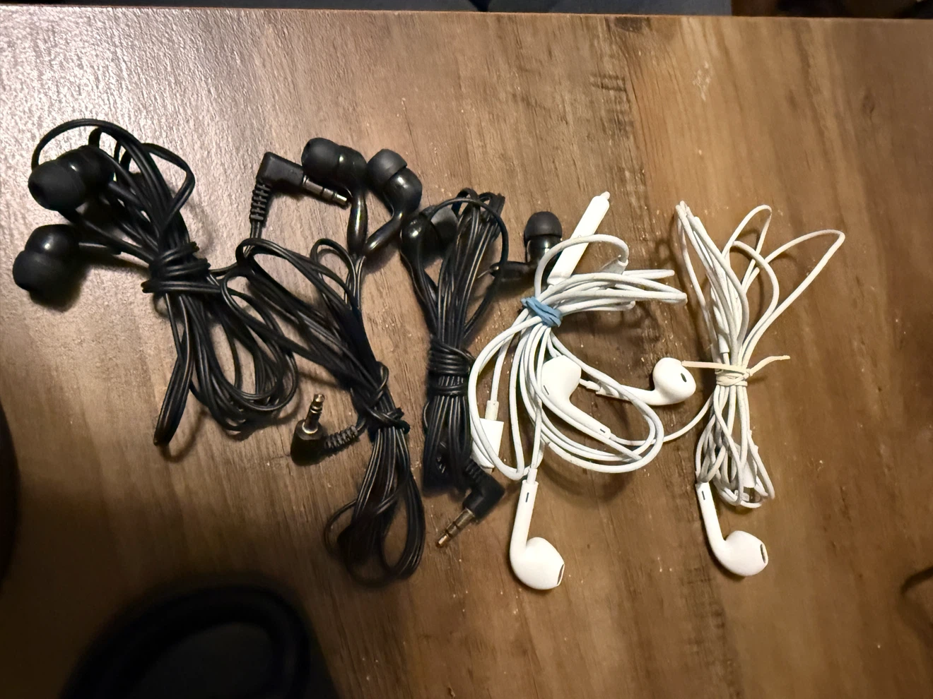 Earbuds with Charging Case - headphones - photo 4