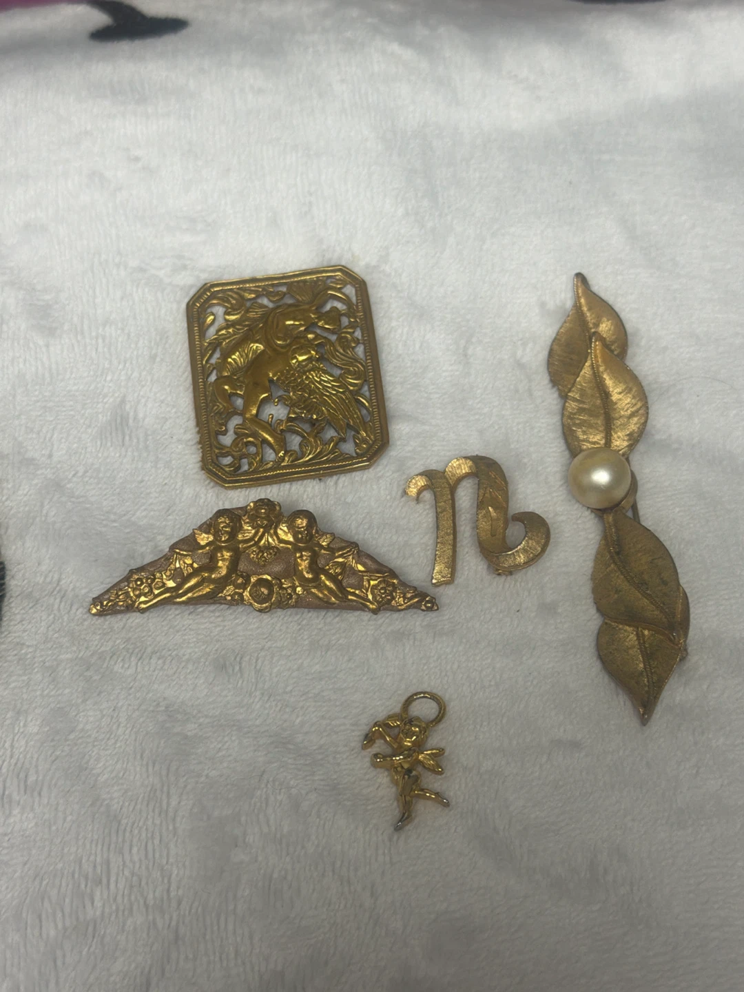 Gold Tone Brooch Lot