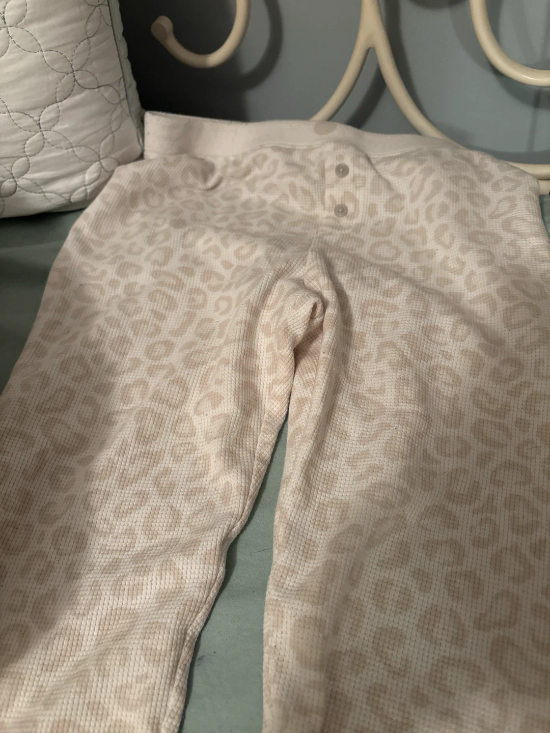 Old navy pjs leggings size Xs has stain shown on picture