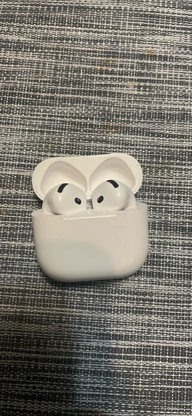 Apple AirPods 4 (ANC)