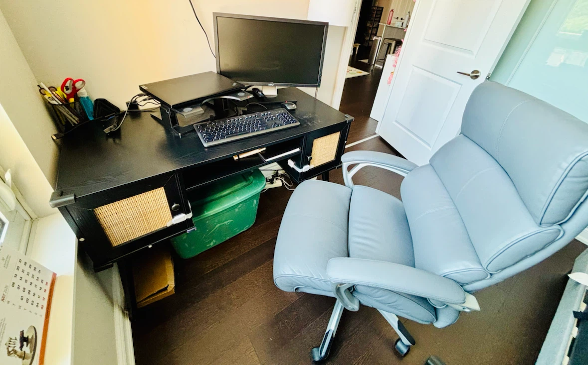 Grey Executive Office Chair and wooded table - photo 2