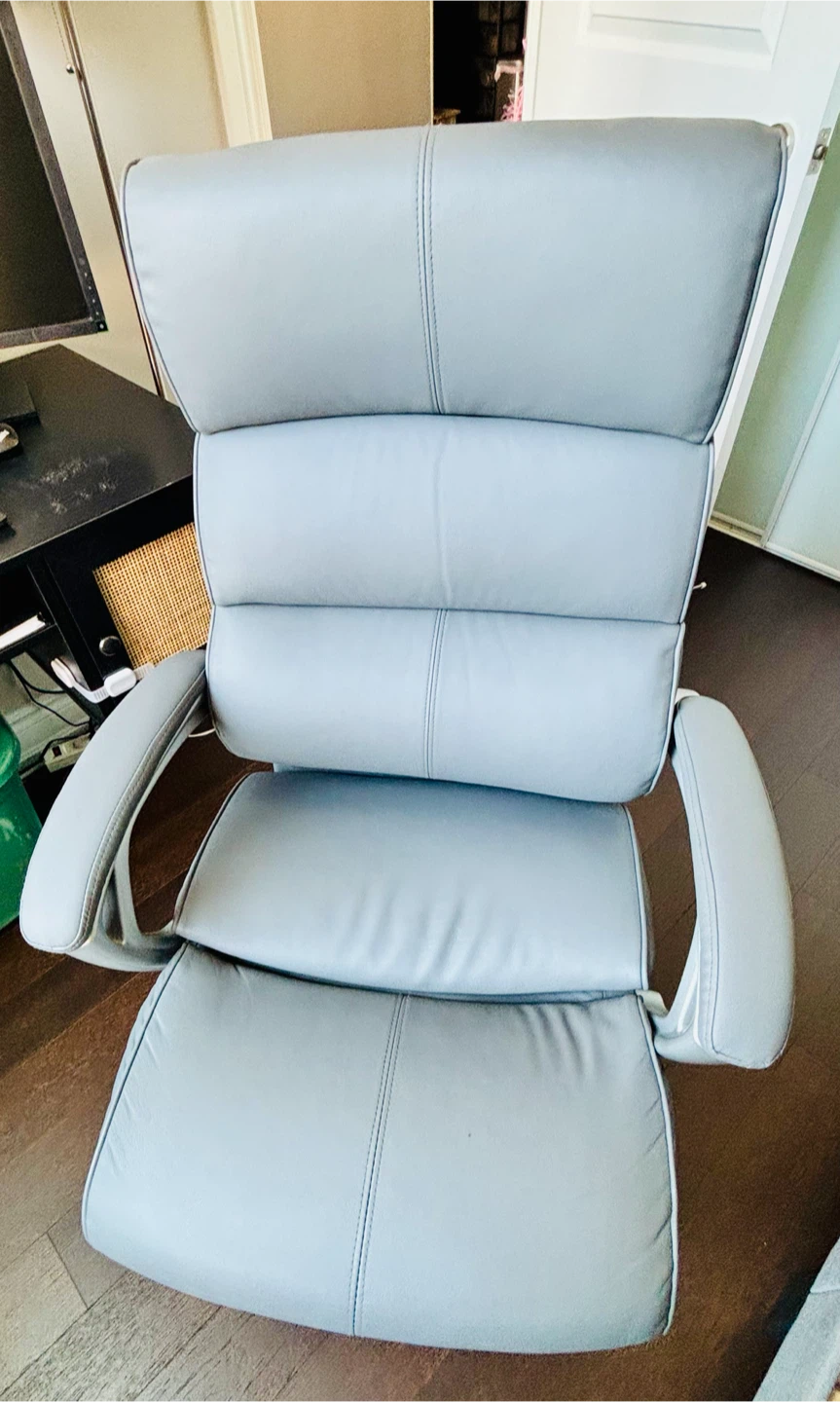Grey Executive Office Chair and wooded table - photo 5