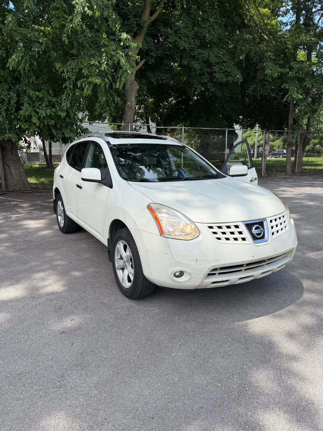 Nissan Rogue SUV 2010