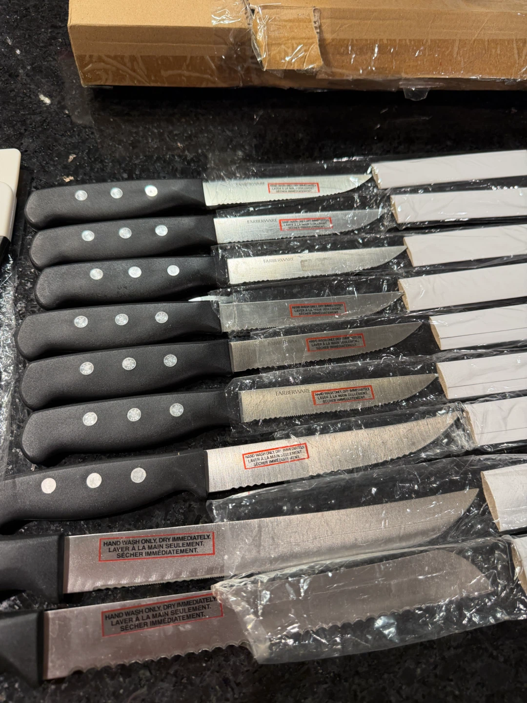 Moving sales: New Farberware Knives and Spatulas Set - photo 2