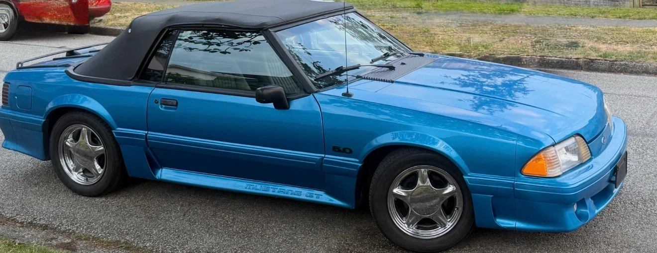 Blue Ford Mustang Convertible 1988 - photo 2