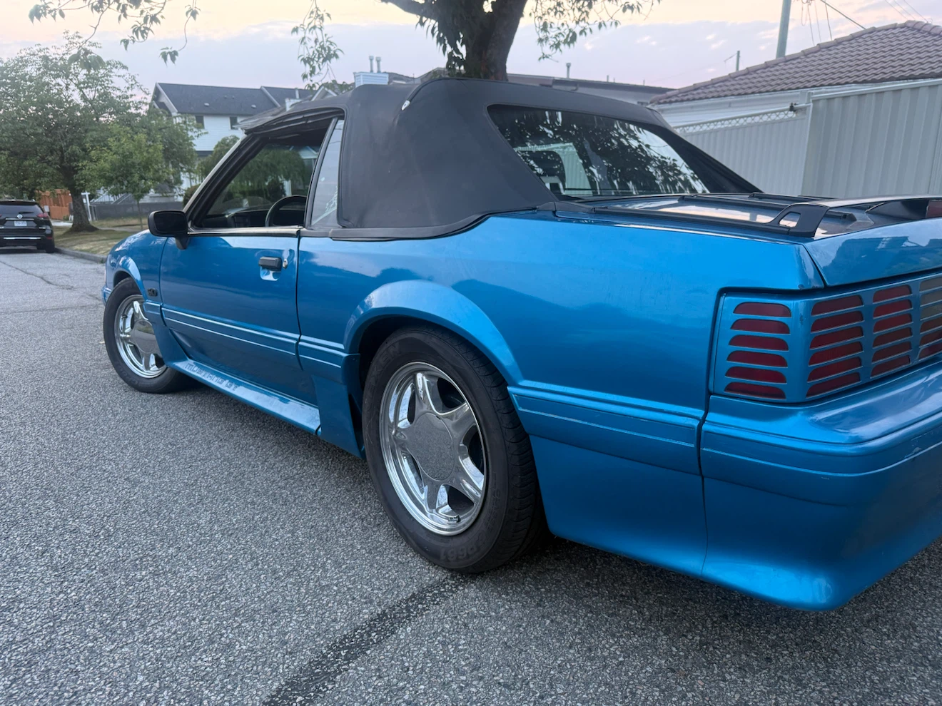 Blue Ford Mustang Convertible 1988 - photo 3