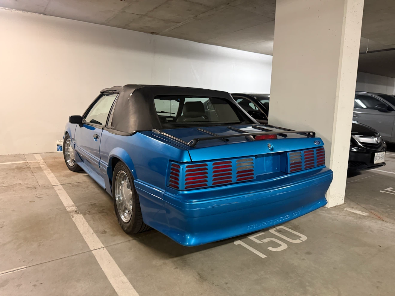 Blue Ford Mustang Convertible 1988 - photo 4