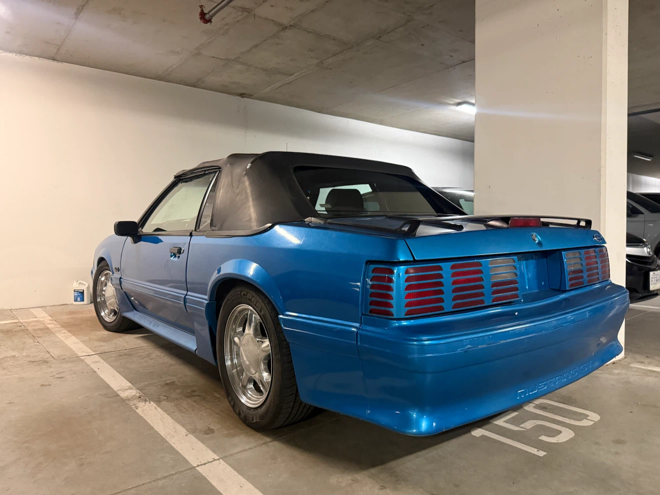 Blue Ford Mustang Convertible 1988 - photo 5