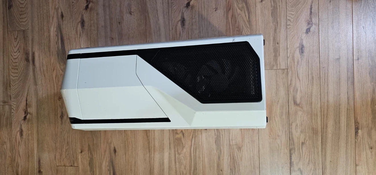 NZXT Phantom White Mid-Tower Gaming PC Case w/ Window + 2 Fans - photo 2