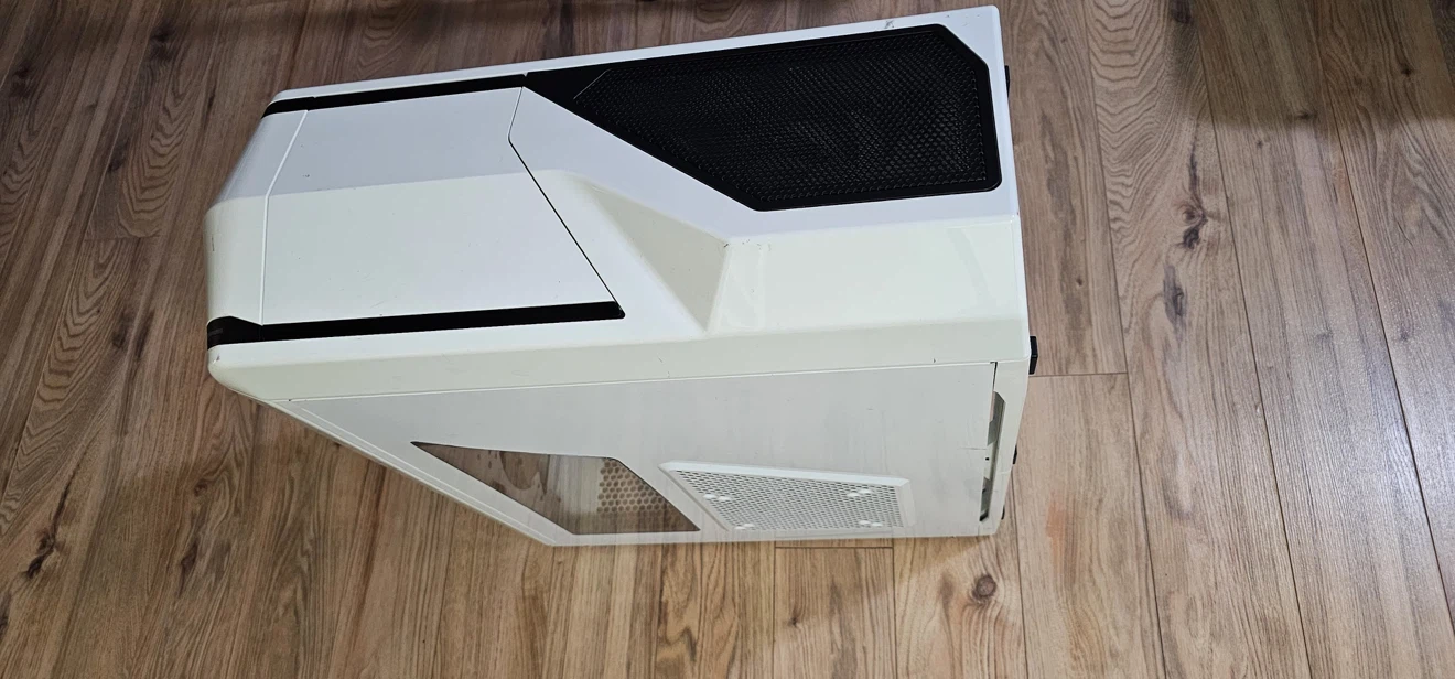 NZXT Phantom White Mid-Tower Gaming PC Case w/ Window + 2 Fans - photo 4