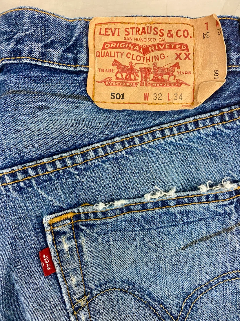 Vintage Levi’s 501 Denim Cut-Off Distressed Shorts - 32x34 - photo 3