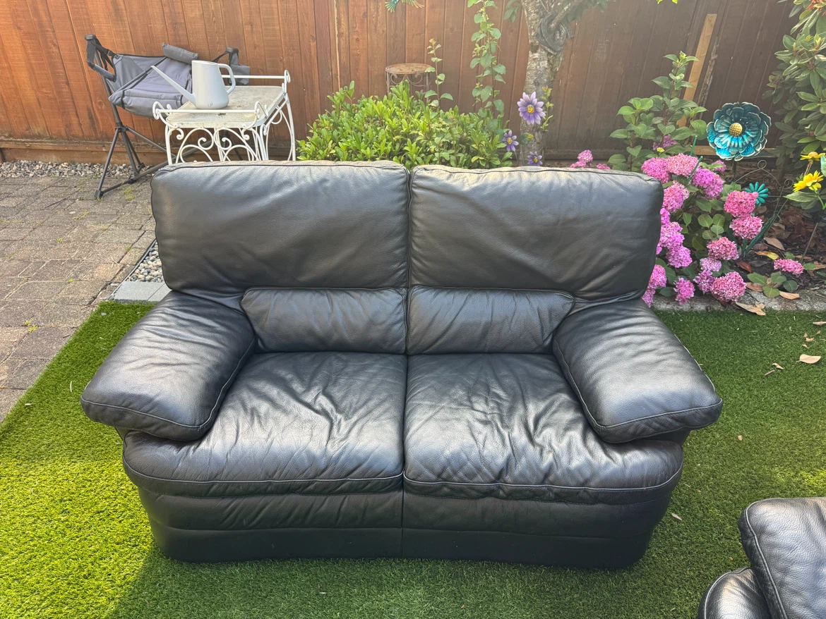 Natuzzi Black Leather Sofa Set (3-seater and 2-seater) - photo 3