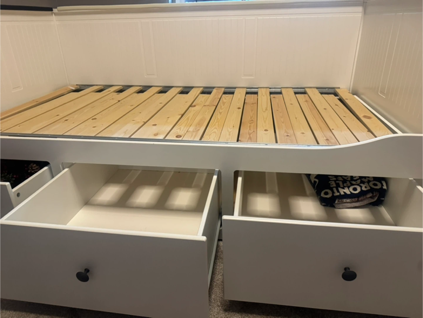 HEMNES Daybed with 3 drawers/2 mattresses/ Like New - photo 4