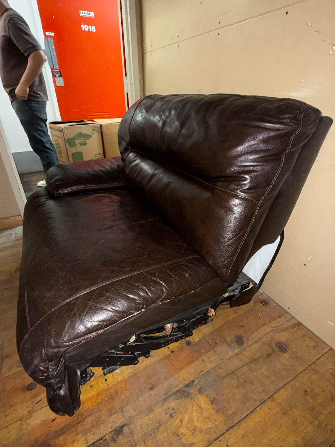 Brown leather recliner 3 seater - photo 2