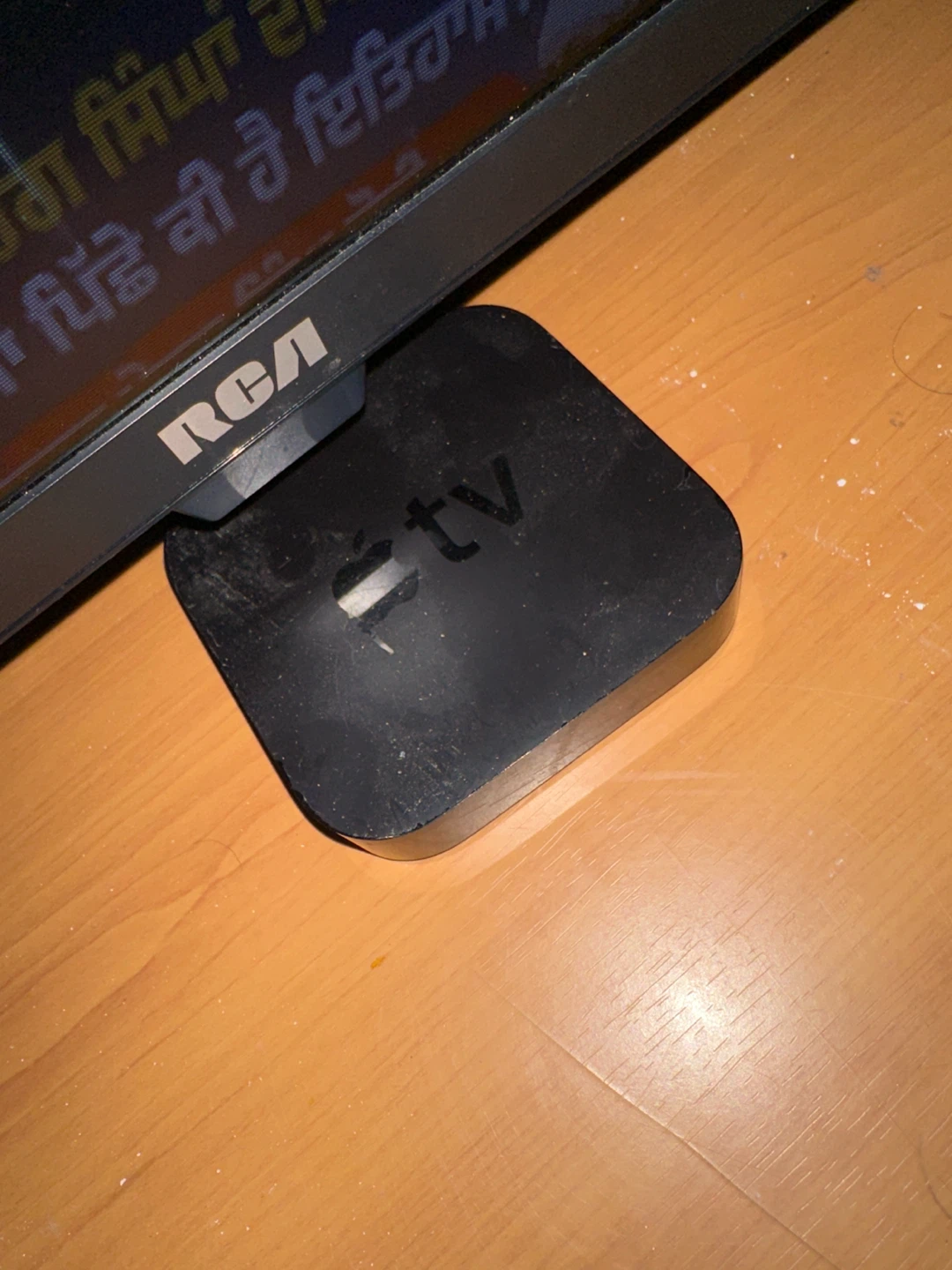 RCA 32" Roku TV with free apple TV - photo 3