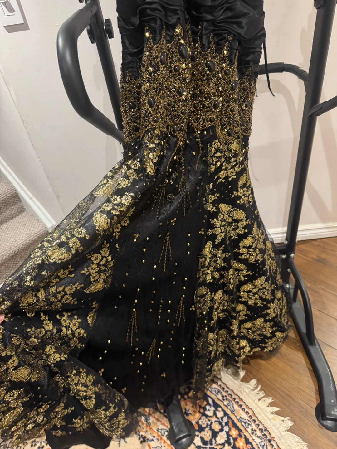 Black and Gold Embellished Formal Gown - photo 5