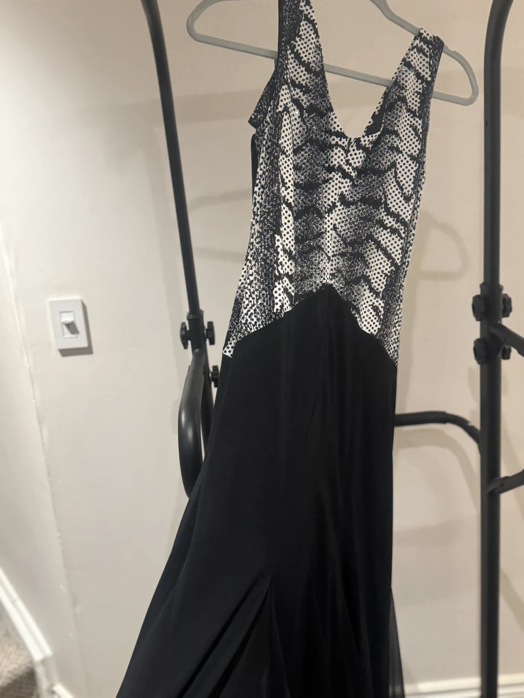 Black and White Patterned Maxi Dress - photo 2