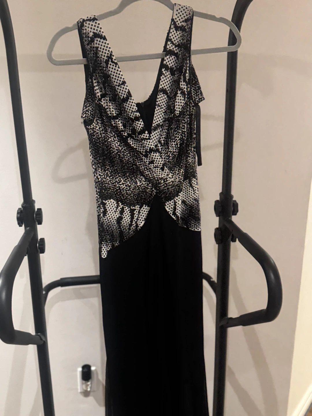 Black and White Patterned Maxi Dress - photo 5