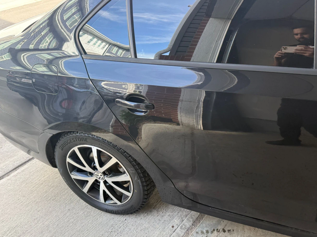 Volkswagen Jetta Sedan - photo 2